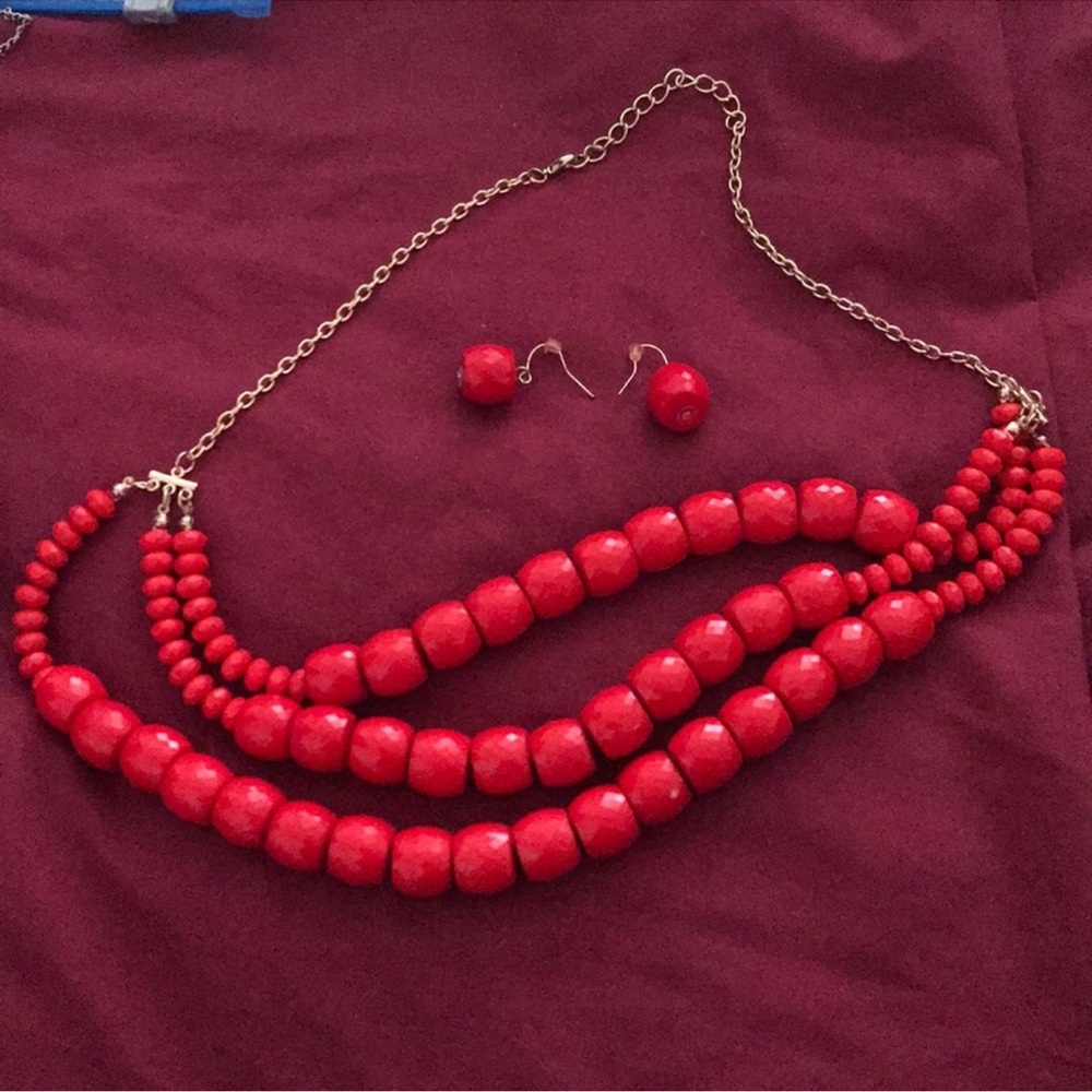 Elegant Red Beaded Necklace and Earring Set (Goldtoned)